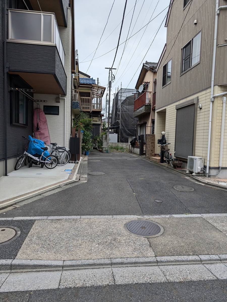 深谷様邸前面道路00